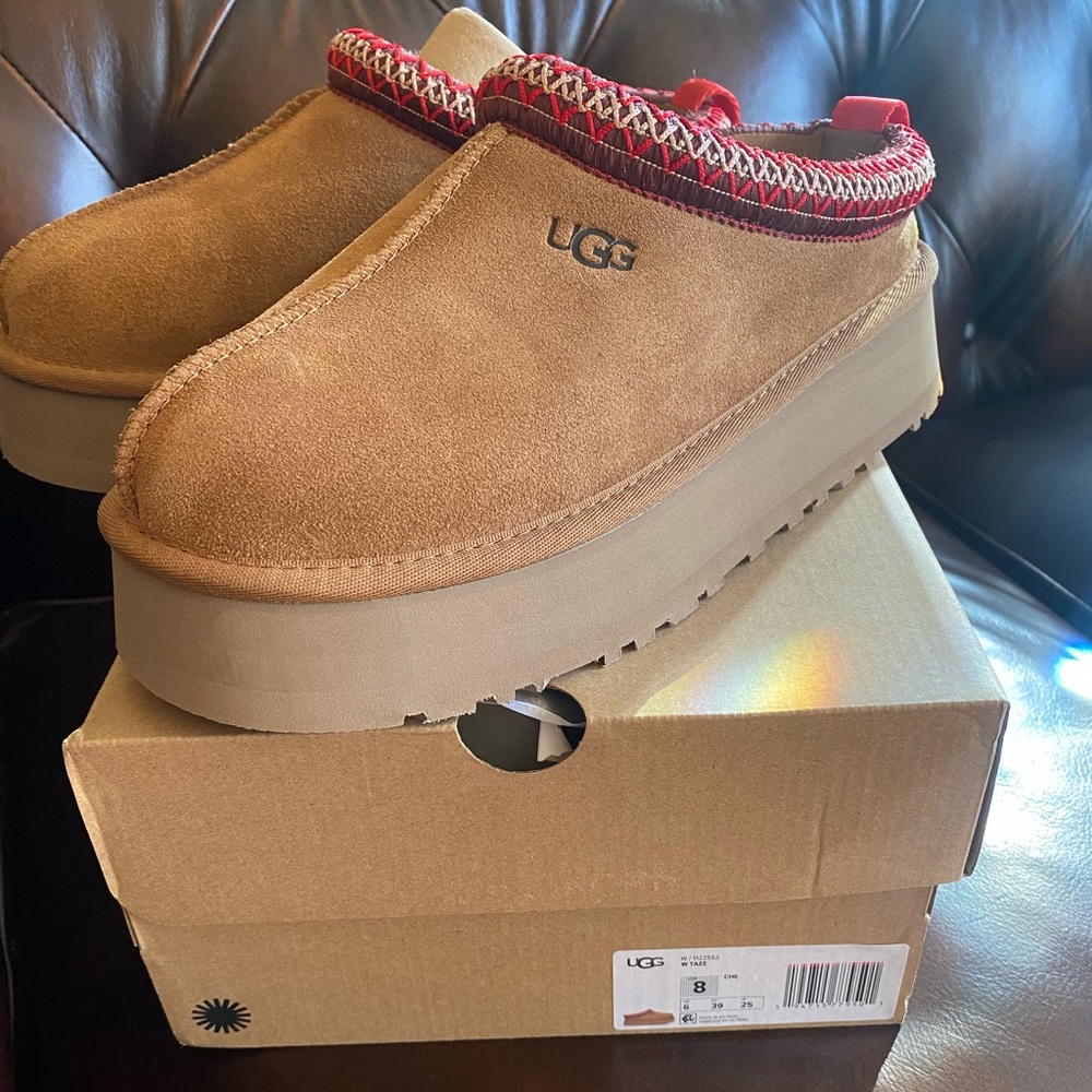 UGG tazz women’s in chestnut. Size 8